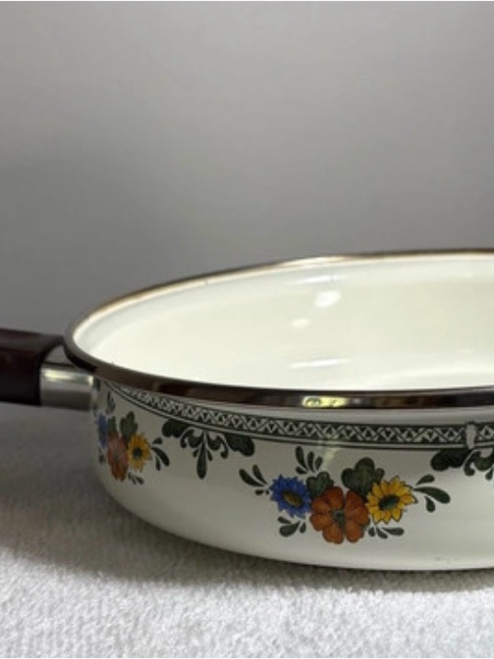 Vintage White Floral Skillet